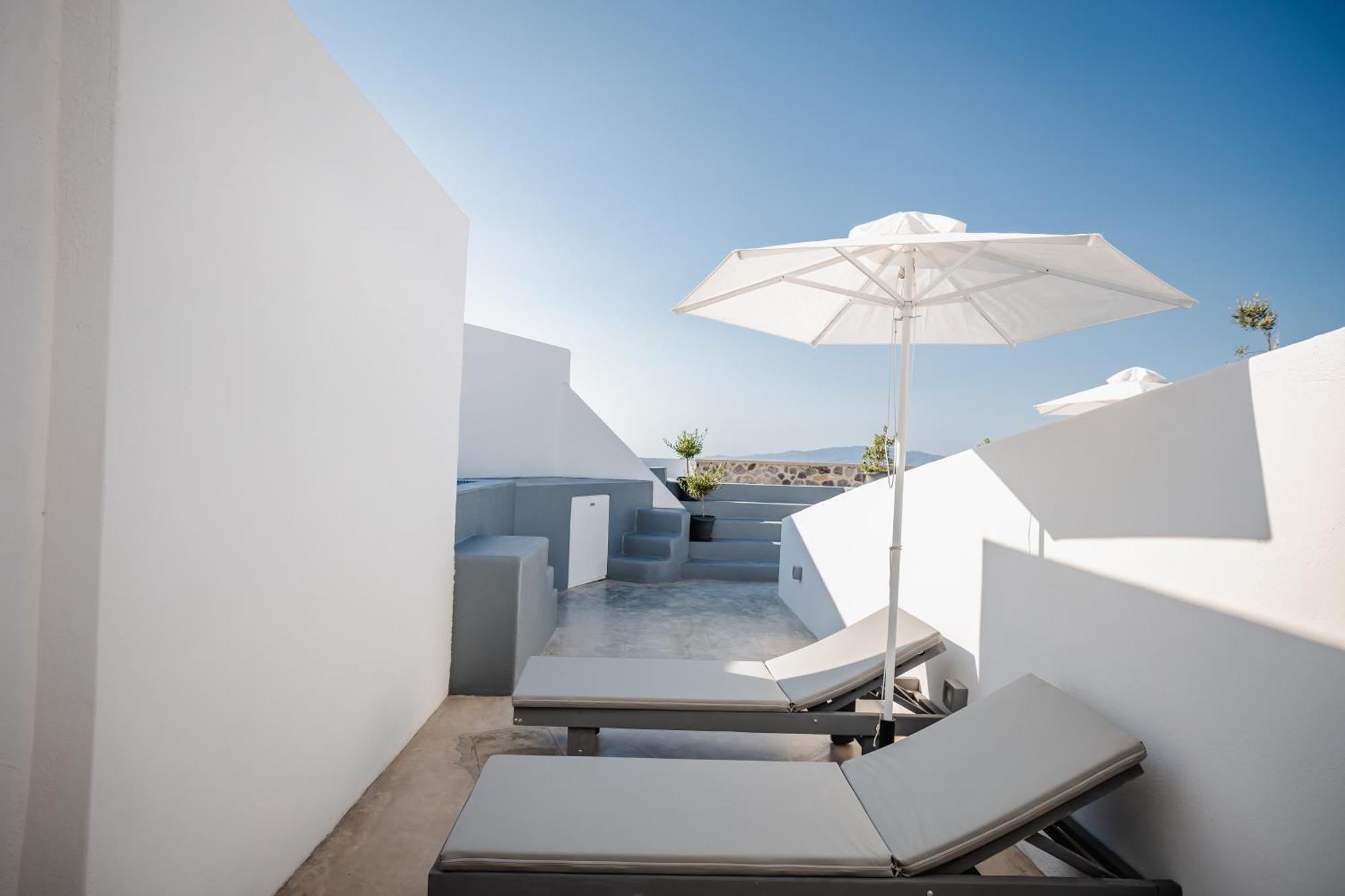 Captain John - Oia Center * Tholos (Santorini)